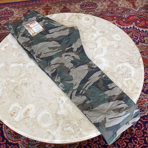 NWT Wrangler Relaxed Fit Camo Cargo Pants - Picture 2 of 16